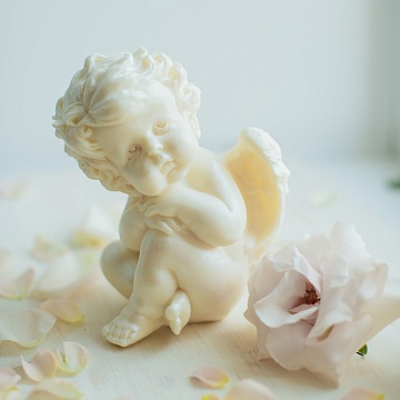 Ангел задумчивый, маленький. 